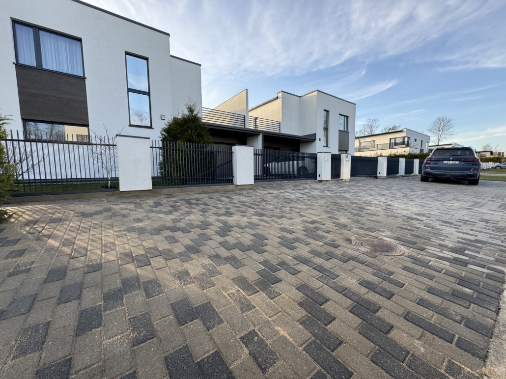 The post Tänavakivi puhastus peale talve – miks see on hädavajalik? appeared first on Survepesu Poisid.